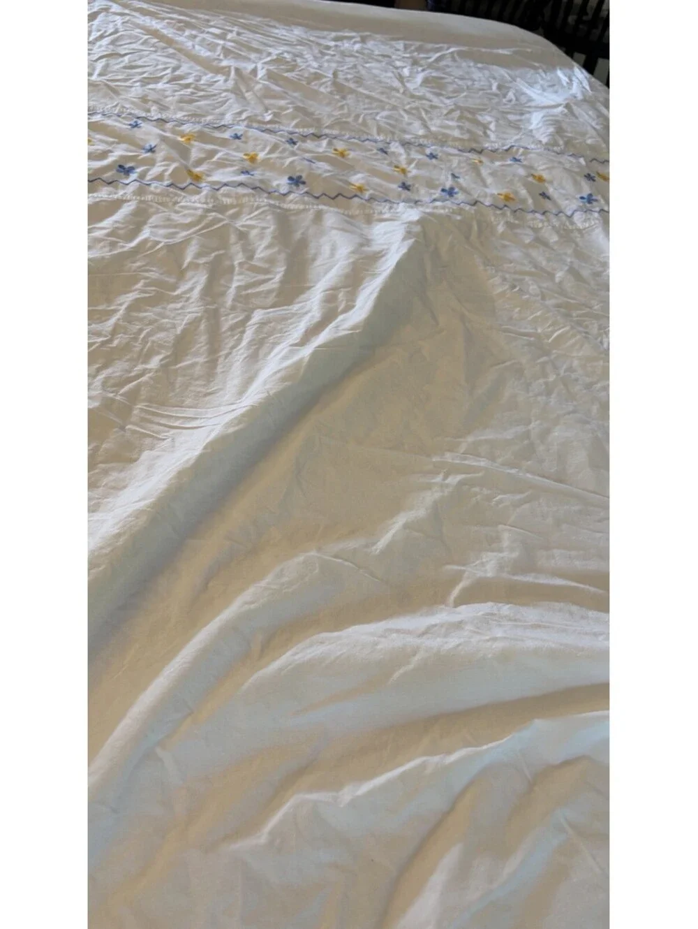 Divatex Twin White Cotton Duvet Embroidered Blue Yellow Flowers Button Close